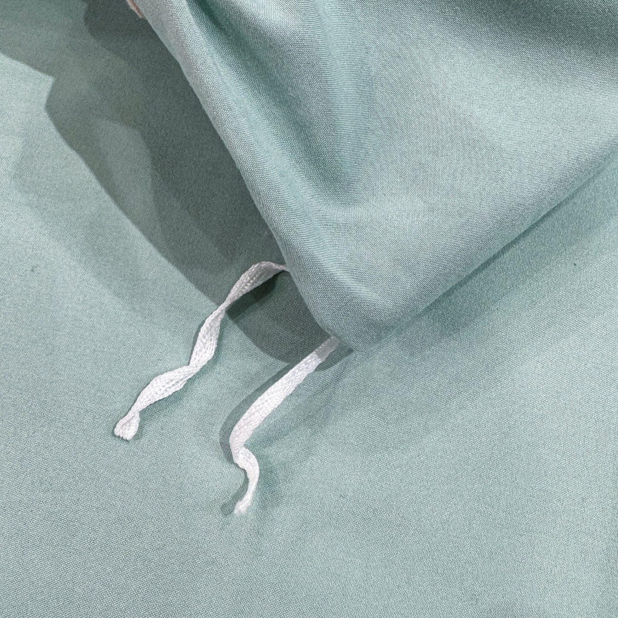 91家纺网 家纺一手货源 找家纺 悦织湾家纺 90克磨毛刺绣纯色四件套2025新款轻奢韩版公主风精致床上用品绣花亲肤水洗棉4件套 新银杏-湖蓝