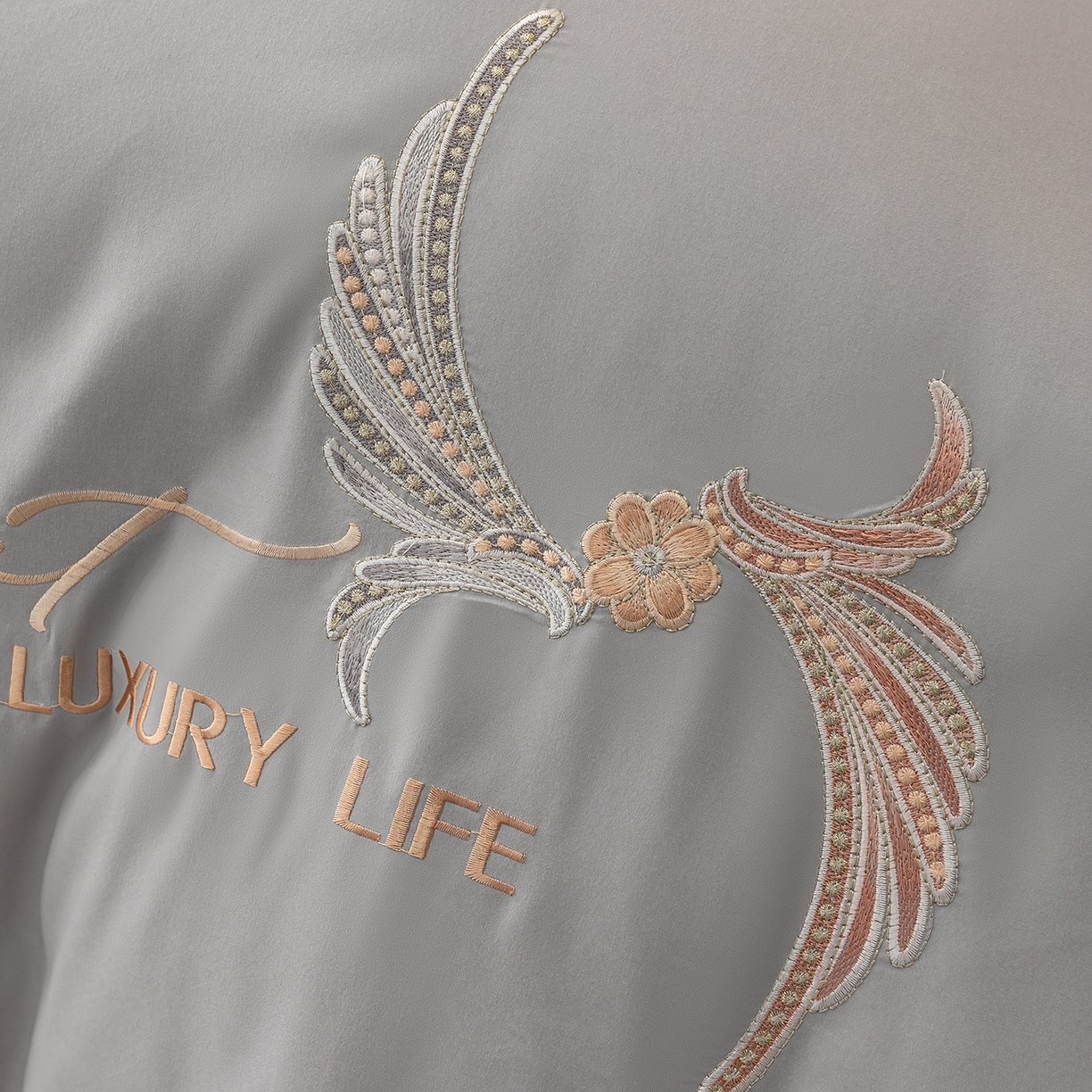 91家纺网 家纺一手货源 找家纺 悦织湾家纺 90克磨毛刺绣纯色四件套2025新款轻奢韩版公主风精致床上用品绣花亲肤水洗棉4件套 宽境-浅灰