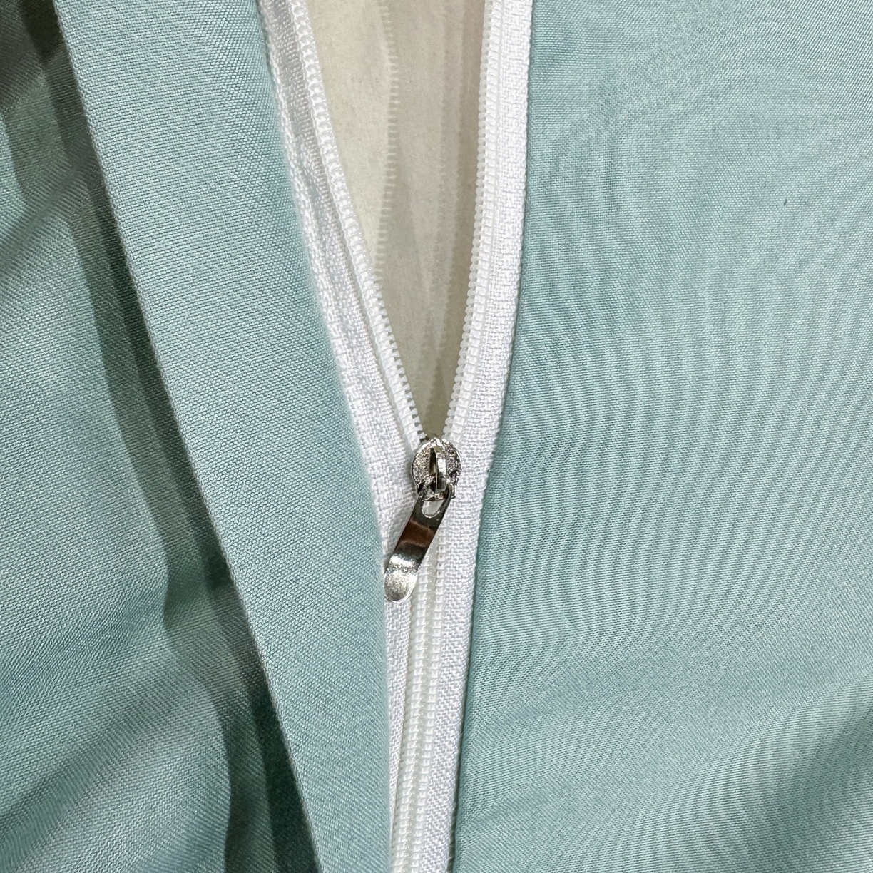 91家纺网 家纺一手货源 找家纺 悦织湾家纺 90克磨毛刺绣纯色四件套2025新款轻奢韩版公主风精致床上用品绣花亲肤水洗棉4件套 新银杏-湖蓝