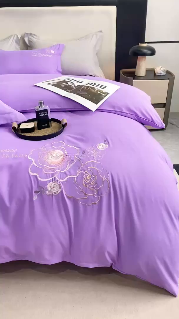 91家纺网 家纺一手货源 找家纺 悦织湾家纺 90克磨毛刺绣纯色四件套2025新款轻奢韩版公主风精致床上用品绣花亲肤水洗棉4件套 遇见-紫色