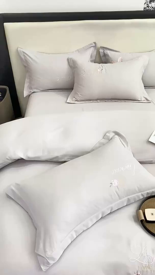 91家纺网 家纺一手货源 找家纺 悦织湾家纺 90克磨毛刺绣纯色四件套2025新款轻奢韩版公主风精致床上用品绣花亲肤水洗棉4件套 遇见-灰色