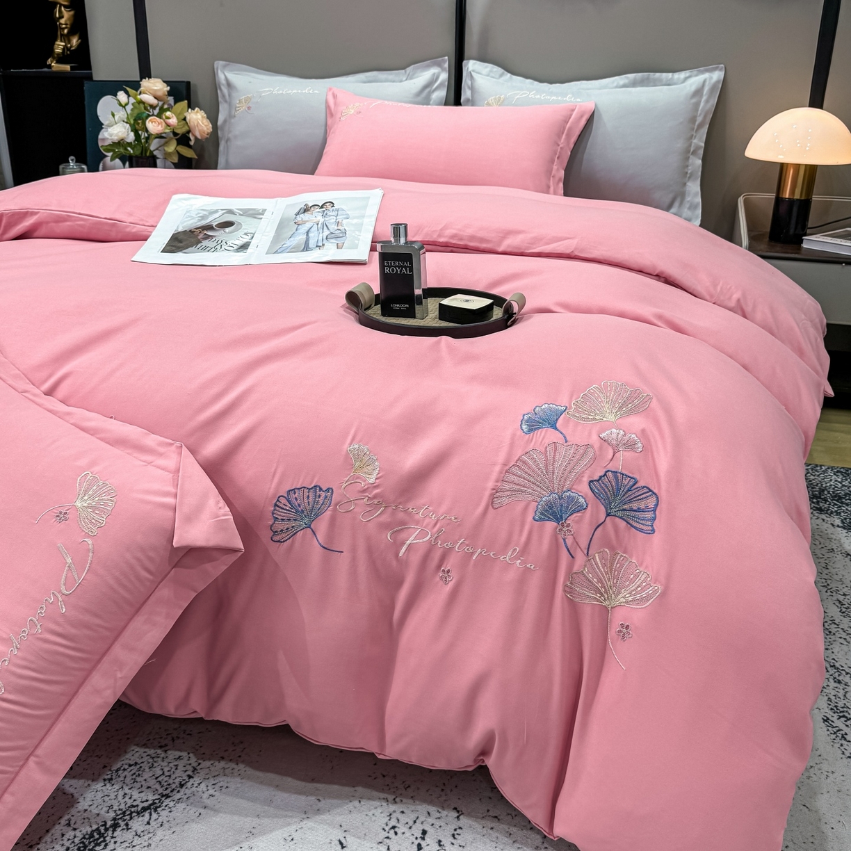 91家纺网 家纺一手货源 找家纺 悦织湾家纺 90克磨毛刺绣纯色四件套2025新款轻奢韩版公主风精致床上用品绣花亲肤水洗棉4件套 新银杏-粉色