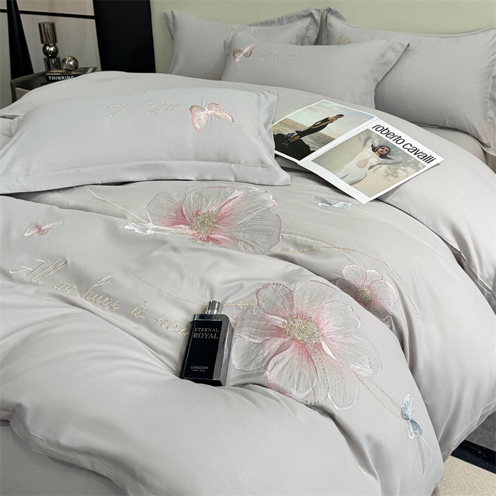 91家纺网 家纺一手货源 找家纺 悦织湾家纺 90克磨毛刺绣纯色四件套2025新款轻奢韩版公主风精致床上用品绣花亲肤水洗棉4件套 琪亚娜-灰色