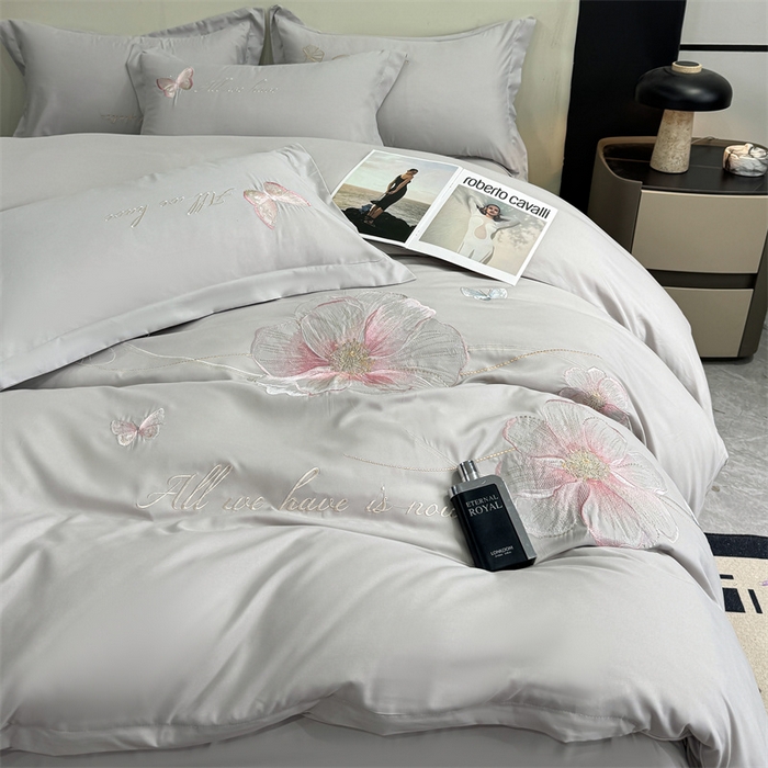 91家纺网 家纺一手货源 找家纺 悦织湾家纺 90克磨毛刺绣纯色四件套2025新款轻奢韩版公主风精致床上用品绣花亲肤水洗棉4件套 琪亚娜-灰色