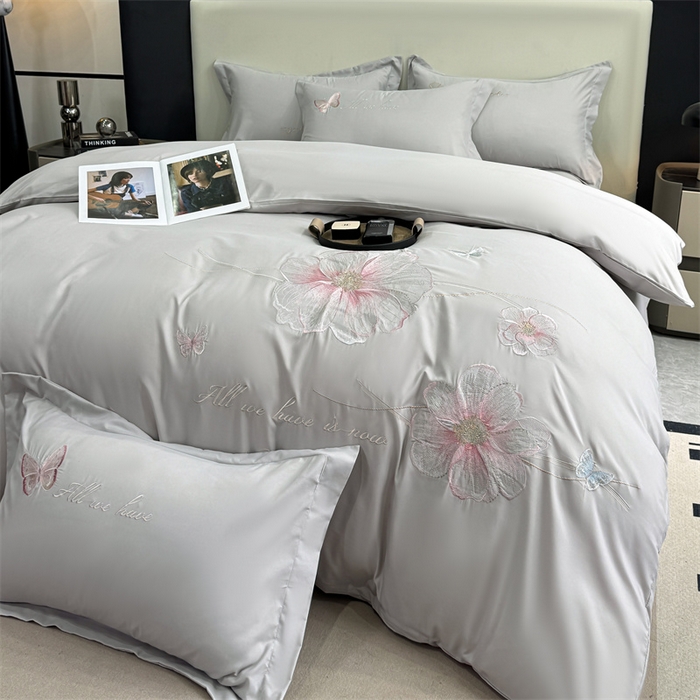 91家纺网 家纺一手货源 找家纺 悦织湾家纺 90克磨毛刺绣纯色四件套2025新款轻奢韩版公主风精致床上用品绣花亲肤水洗棉4件套 琪亚娜-灰色