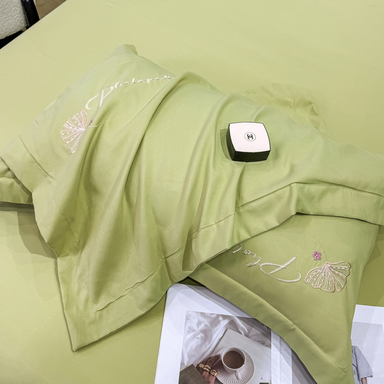 91家纺网 家纺一手货源 找家纺 悦织湾家纺 90克磨毛刺绣纯色四件套2025新款轻奢韩版公主风精致床上用品绣花亲肤水洗棉4件套 新银杏-果绿