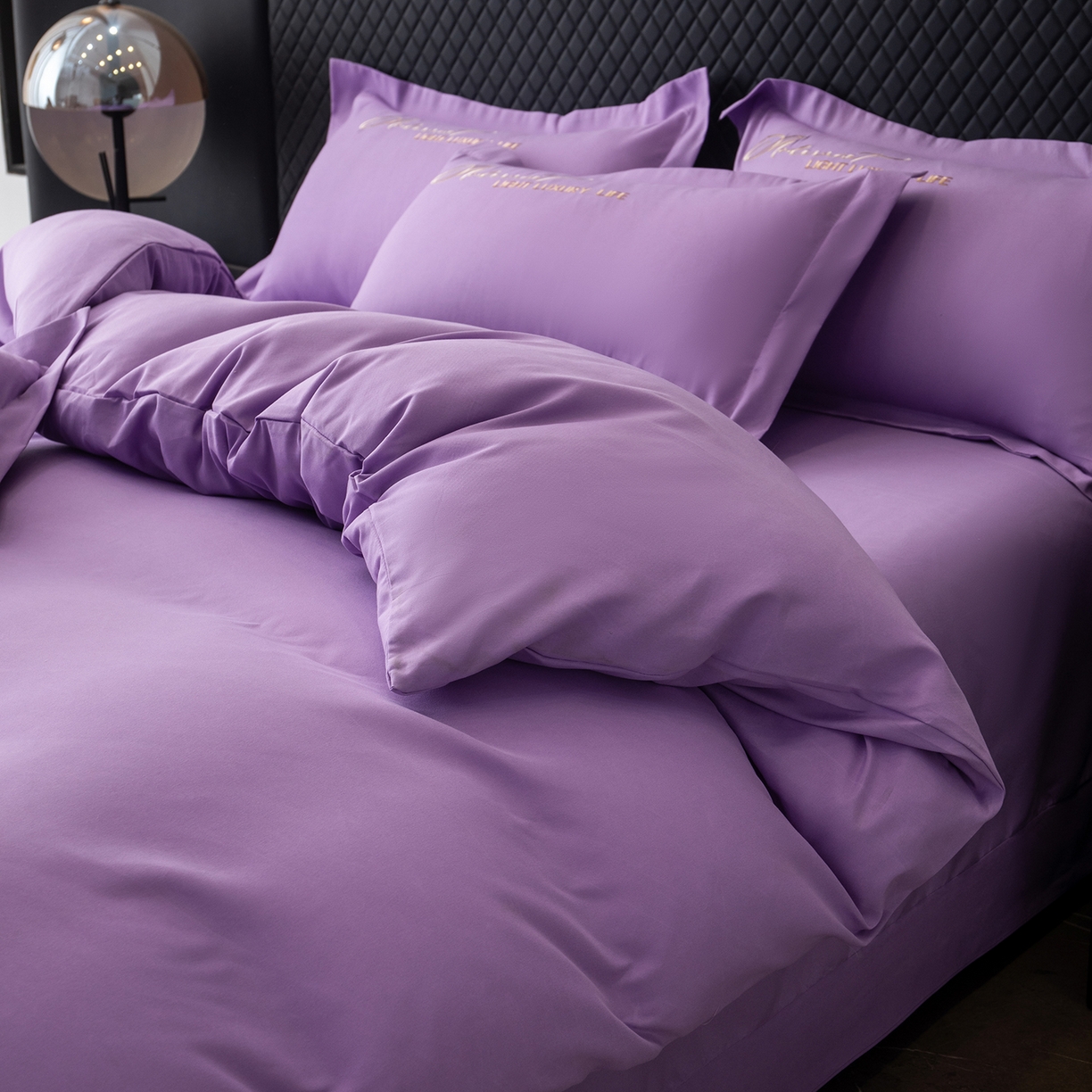 91家纺网 家纺一手货源 找家纺 悦织湾家纺 90克磨毛刺绣纯色四件套2025新款轻奢韩版公主风精致床上用品绣花亲肤水洗棉4件套 宽境-紫色