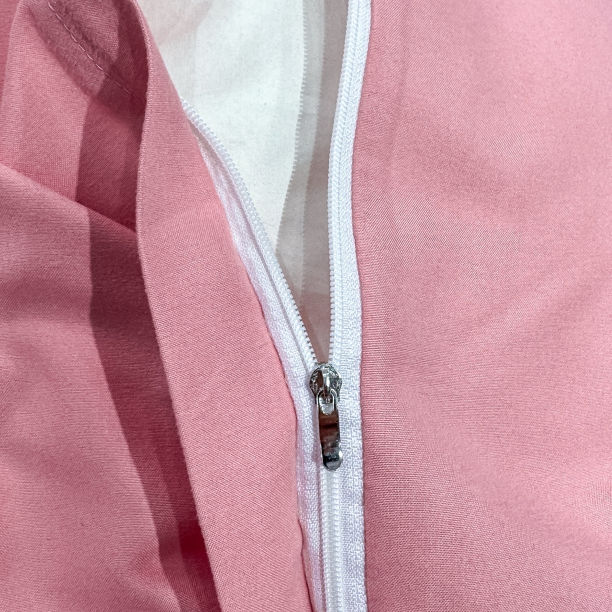 91家纺网 家纺一手货源 找家纺 悦织湾家纺 90克磨毛刺绣纯色四件套2025新款轻奢韩版公主风精致床上用品绣花亲肤水洗棉4件套 新银杏-粉色