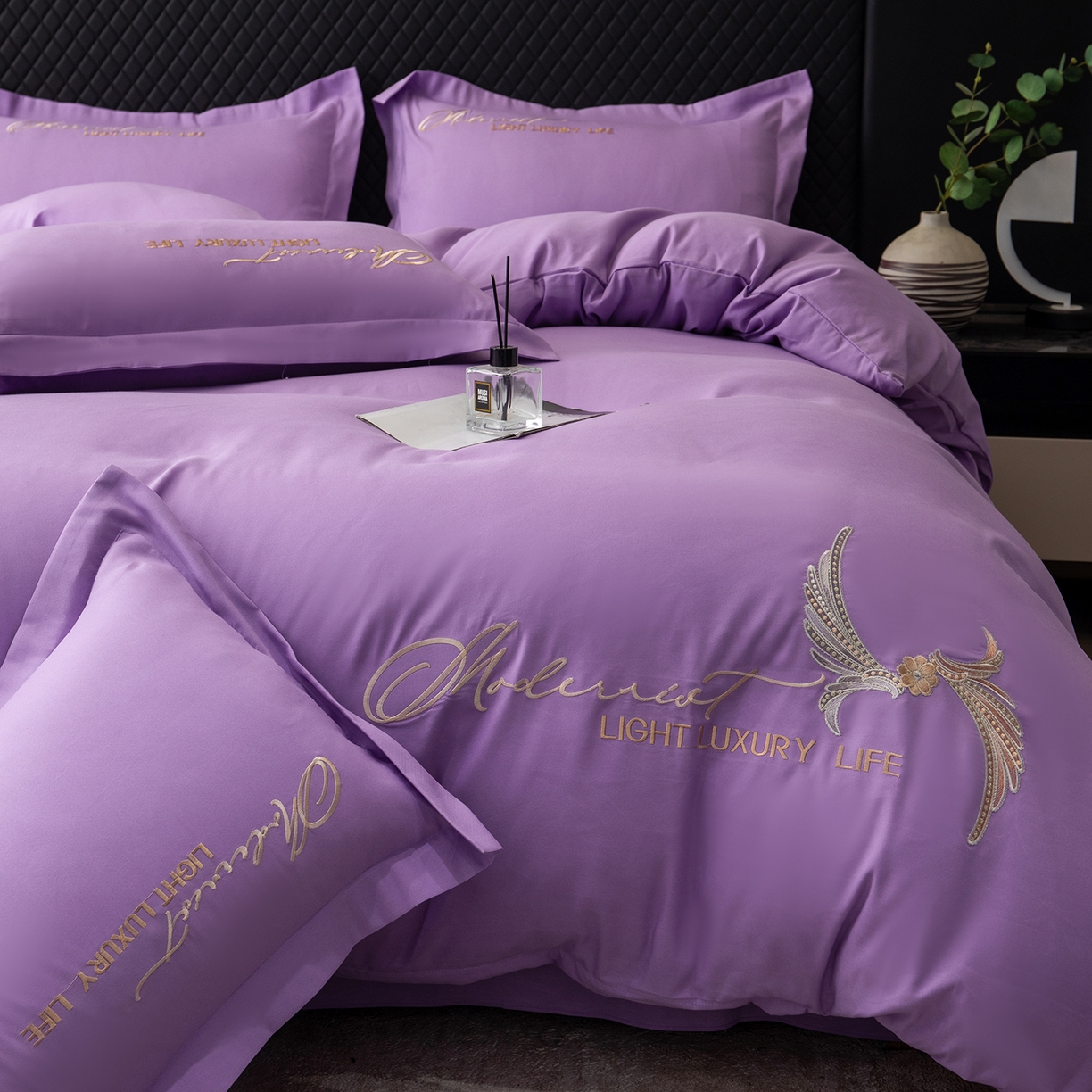 91家纺网 家纺一手货源 找家纺 悦织湾家纺 90克磨毛刺绣纯色四件套2025新款轻奢韩版公主风精致床上用品绣花亲肤水洗棉4件套 宽境-紫色