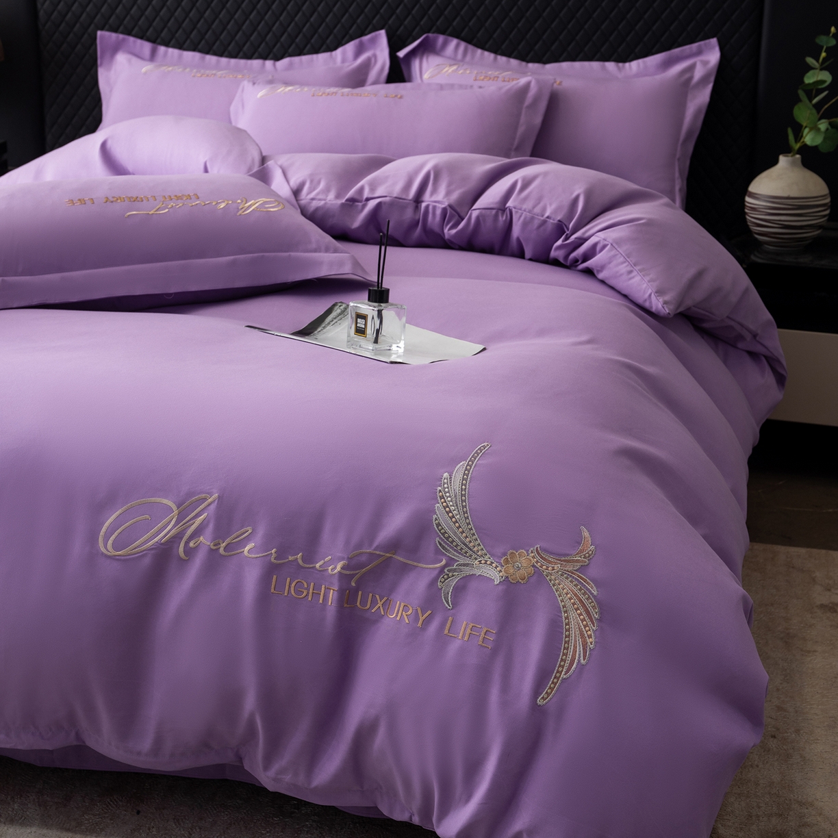 91家纺网 家纺一手货源 找家纺 悦织湾家纺 90克磨毛刺绣纯色四件套2025新款轻奢韩版公主风精致床上用品绣花亲肤水洗棉4件套 宽境-紫色