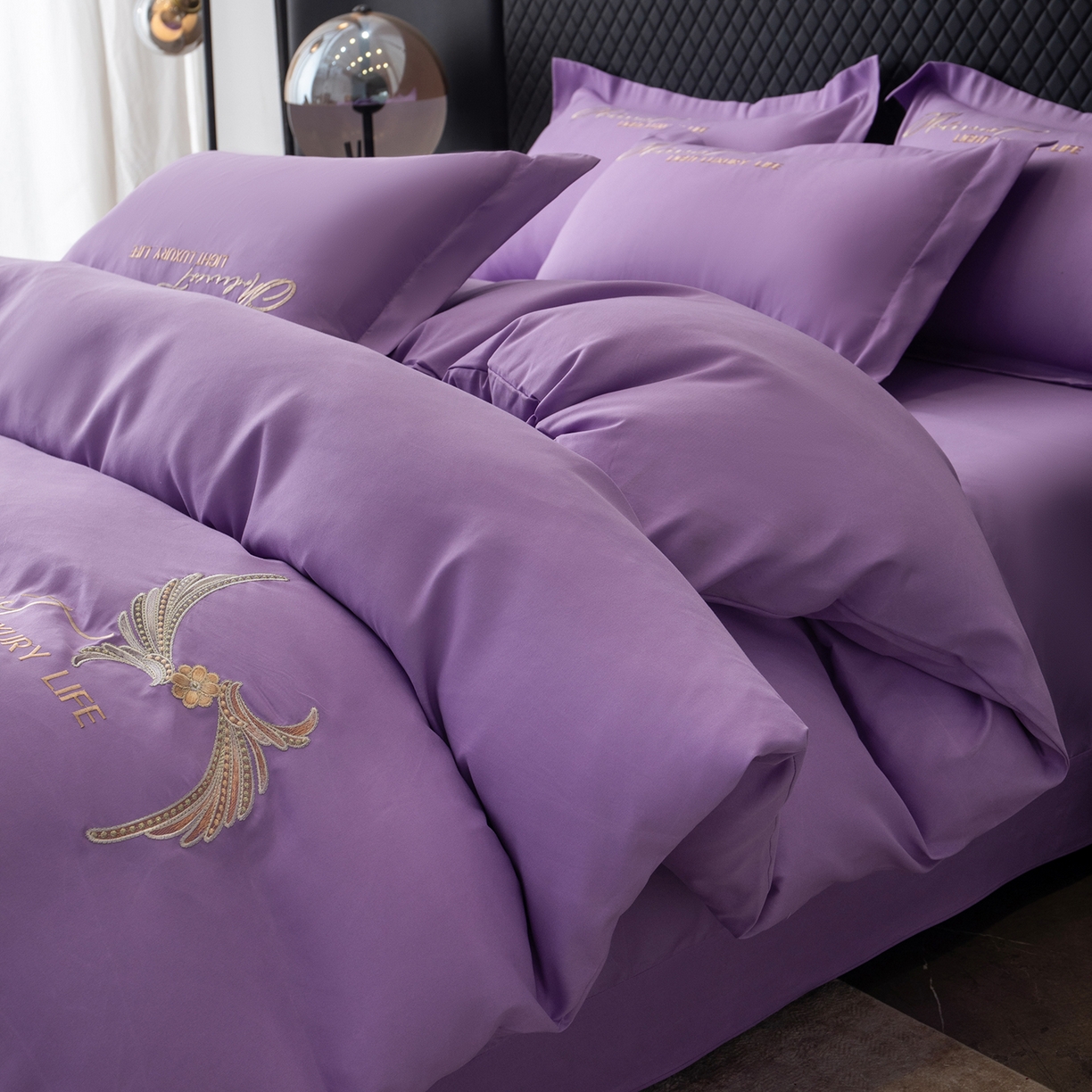 91家纺网 家纺一手货源 找家纺 悦织湾家纺 90克磨毛刺绣纯色四件套2025新款轻奢韩版公主风精致床上用品绣花亲肤水洗棉4件套 宽境-紫色