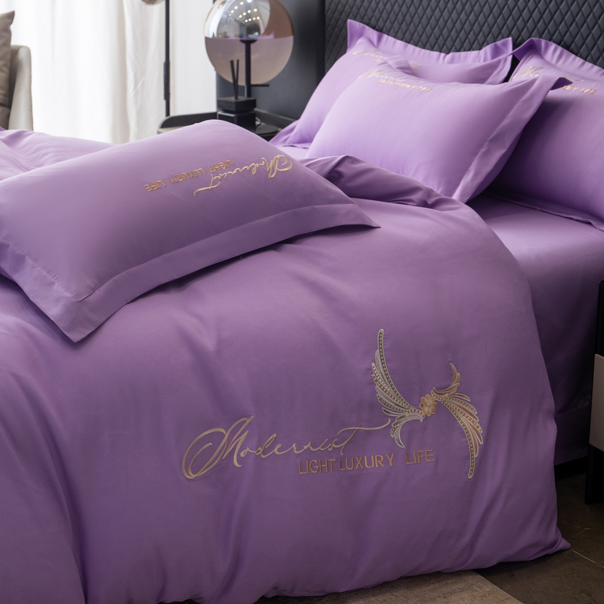 91家纺网 家纺一手货源 找家纺 悦织湾家纺 90克磨毛刺绣纯色四件套2025新款轻奢韩版公主风精致床上用品绣花亲肤水洗棉4件套 宽境-紫色