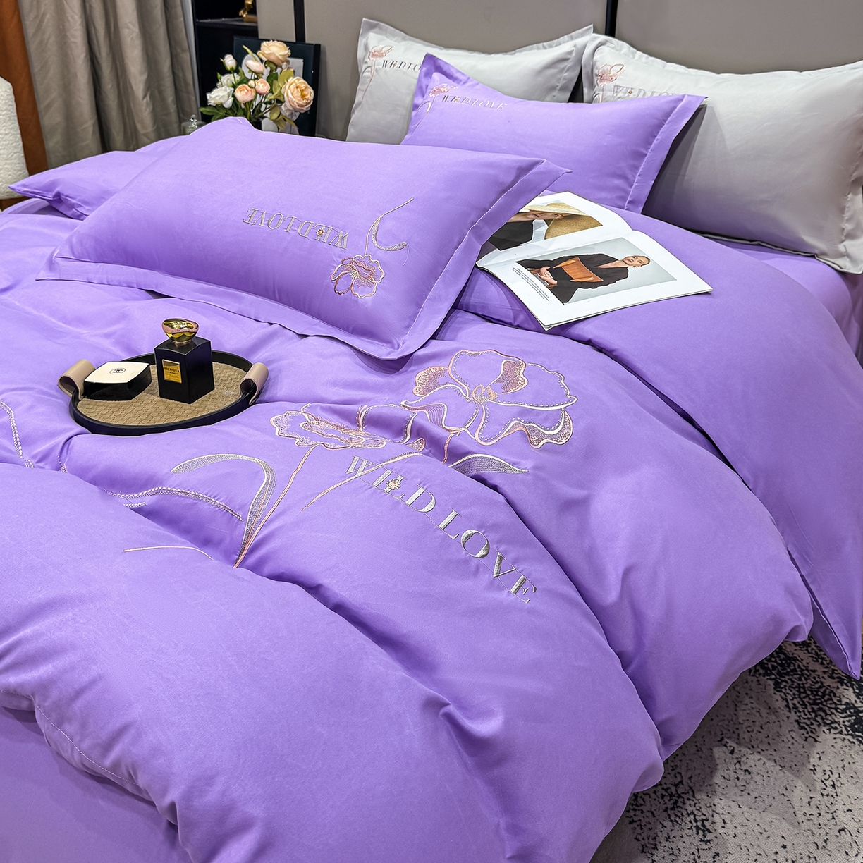 91家纺网 家纺一手货源 找家纺 悦织湾家纺 90克磨毛刺绣纯色四件套2025新款轻奢韩版公主风精致床上用品绣花亲肤水洗棉4件套 诗诺-紫色