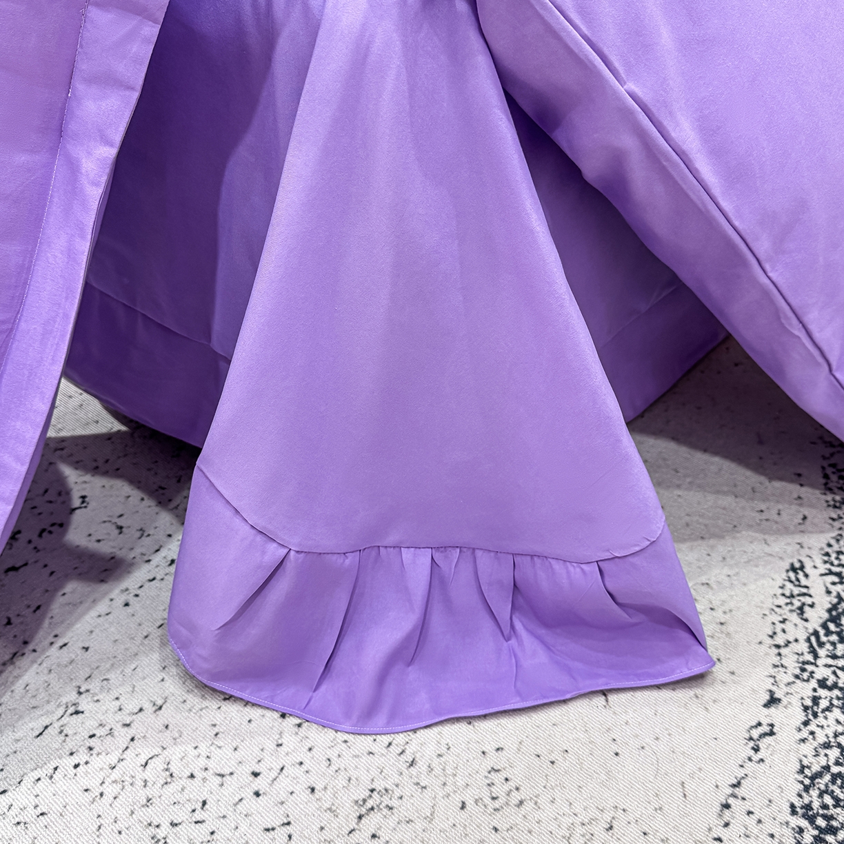 91家纺网 家纺一手货源 找家纺 悦织湾家纺 90克磨毛刺绣纯色四件套2025新款轻奢韩版公主风精致床上用品绣花亲肤水洗棉4件套 诗诺-紫色