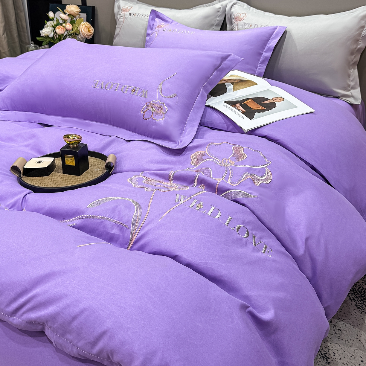 91家纺网 家纺一手货源 找家纺 悦织湾家纺 90克磨毛刺绣纯色四件套2025新款轻奢韩版公主风精致床上用品绣花亲肤水洗棉4件套 诗诺-紫色