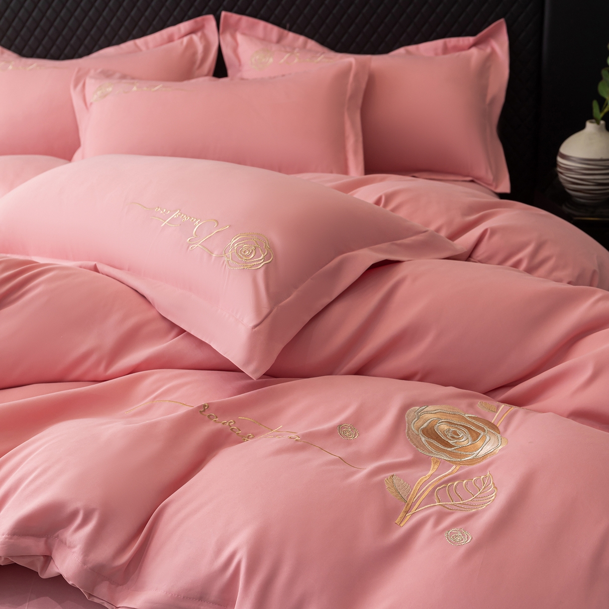 91家纺网 家纺一手货源 找家纺 悦织湾家纺 90克磨毛刺绣纯色四件套2025新款轻奢韩版公主风精致床上用品绣花亲肤水洗棉4件套 锐莎-玉色