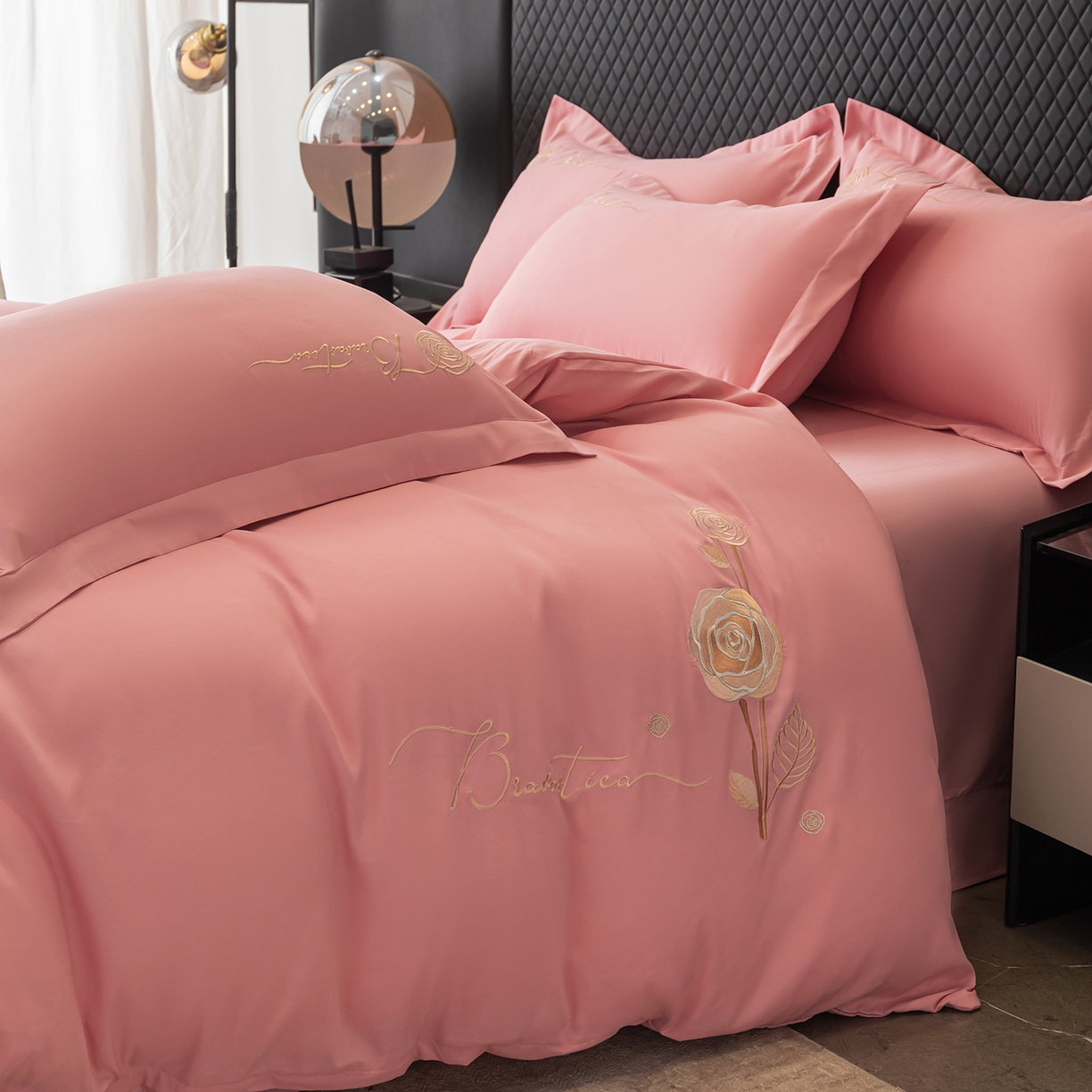 91家纺网 家纺一手货源 找家纺 悦织湾家纺 90克磨毛刺绣纯色四件套2025新款轻奢韩版公主风精致床上用品绣花亲肤水洗棉4件套 锐莎-玉色