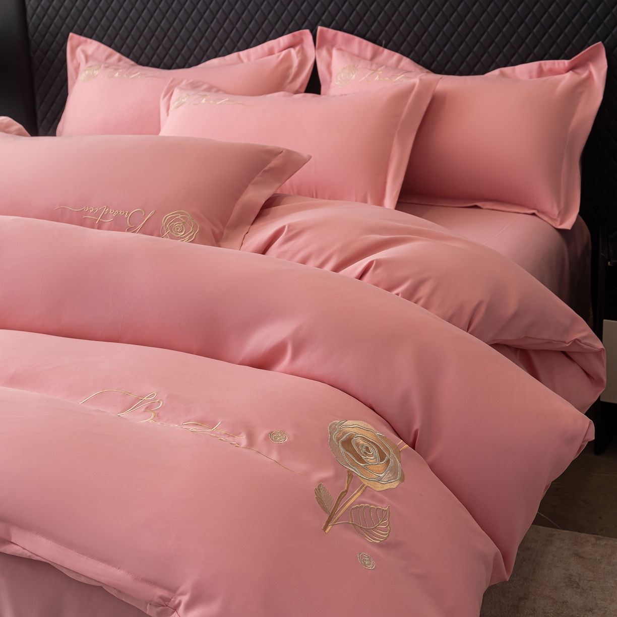 91家纺网 家纺一手货源 找家纺 悦织湾家纺 90克磨毛刺绣纯色四件套2025新款轻奢韩版公主风精致床上用品绣花亲肤水洗棉4件套 锐莎-玉色