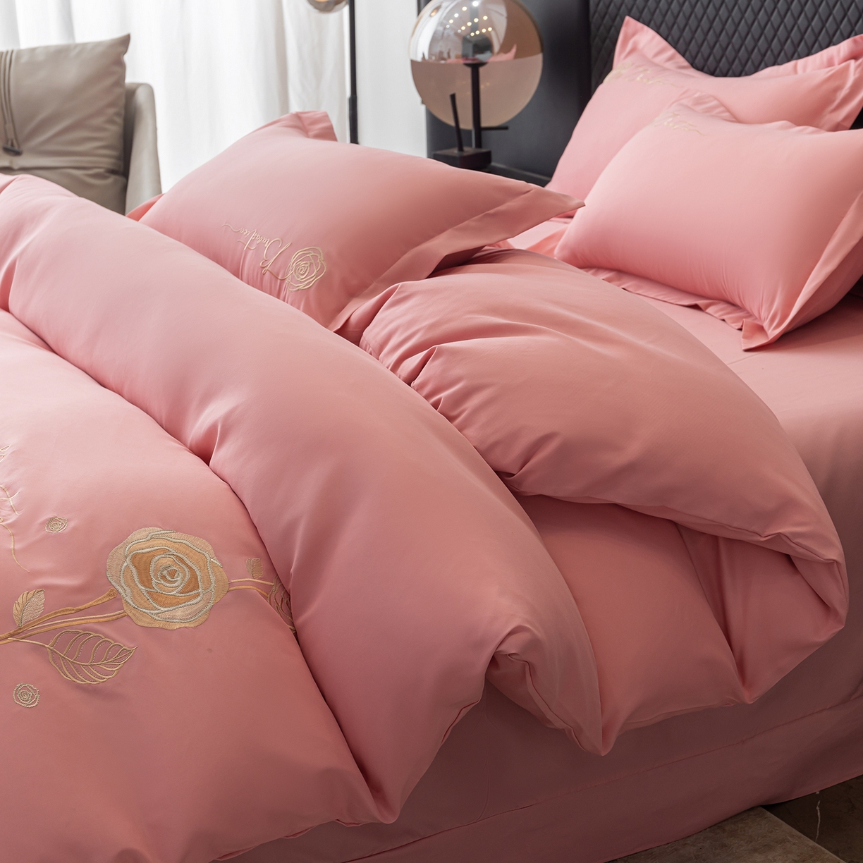 91家纺网 家纺一手货源 找家纺 悦织湾家纺 90克磨毛刺绣纯色四件套2025新款轻奢韩版公主风精致床上用品绣花亲肤水洗棉4件套 锐莎-玉色