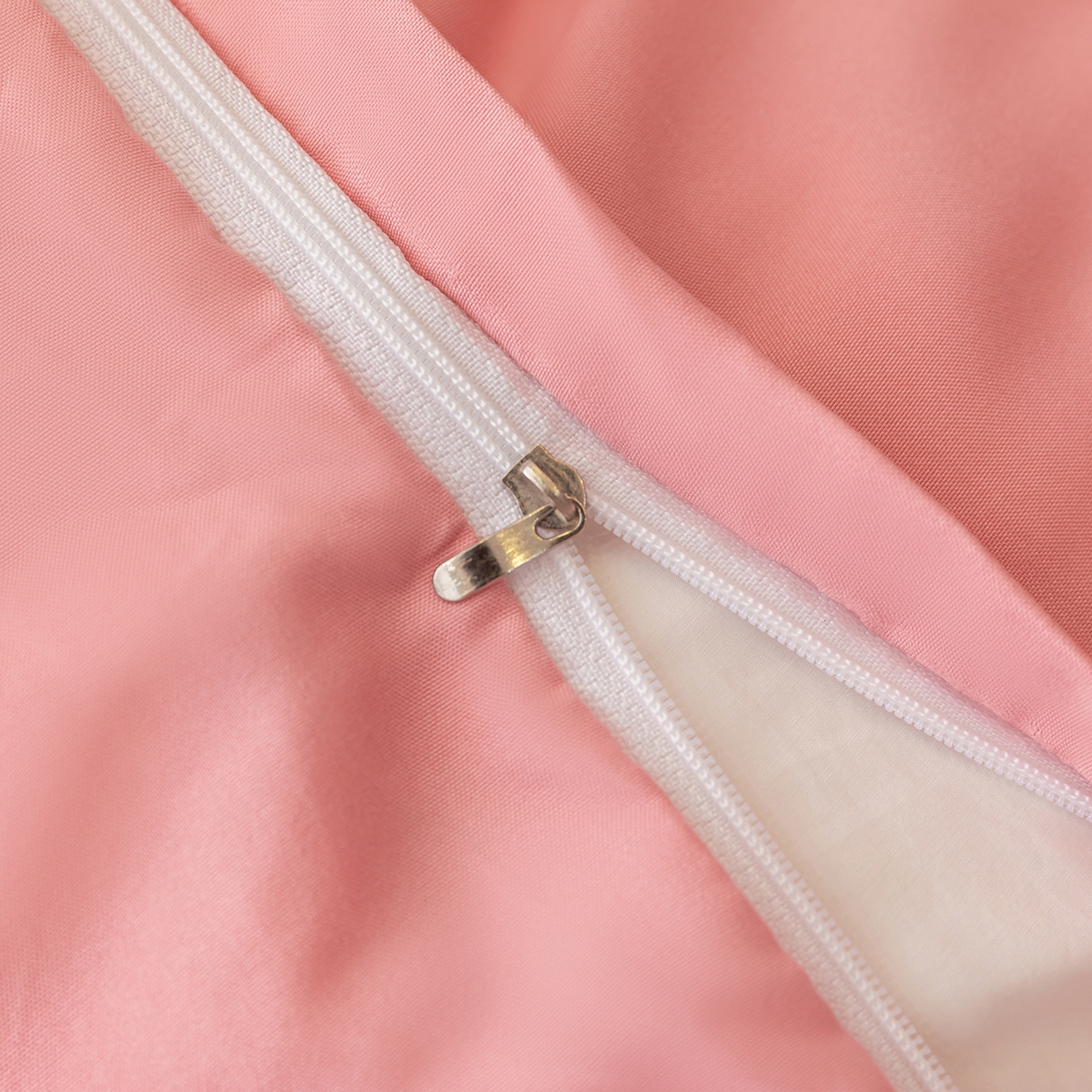 91家纺网 家纺一手货源 找家纺 悦织湾家纺 90克磨毛刺绣纯色四件套2025新款轻奢韩版公主风精致床上用品绣花亲肤水洗棉4件套 锐莎-玉色