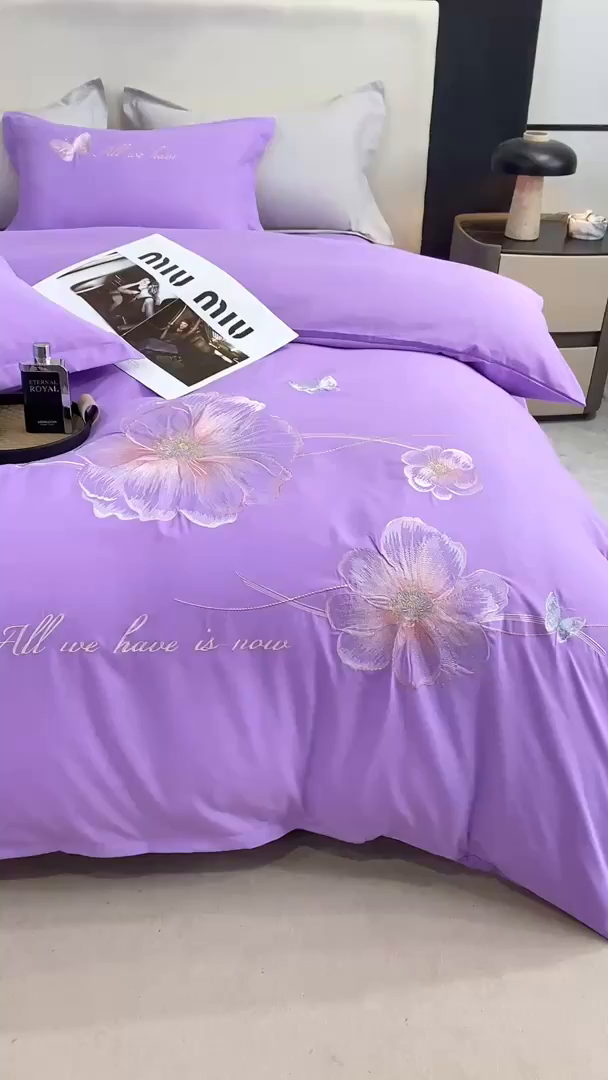 91家纺网 家纺一手货源 找家纺 悦织湾家纺 90克磨毛刺绣纯色四件套2025新款轻奢韩版公主风精致床上用品绣花亲肤水洗棉4件套 琪亚娜-紫色