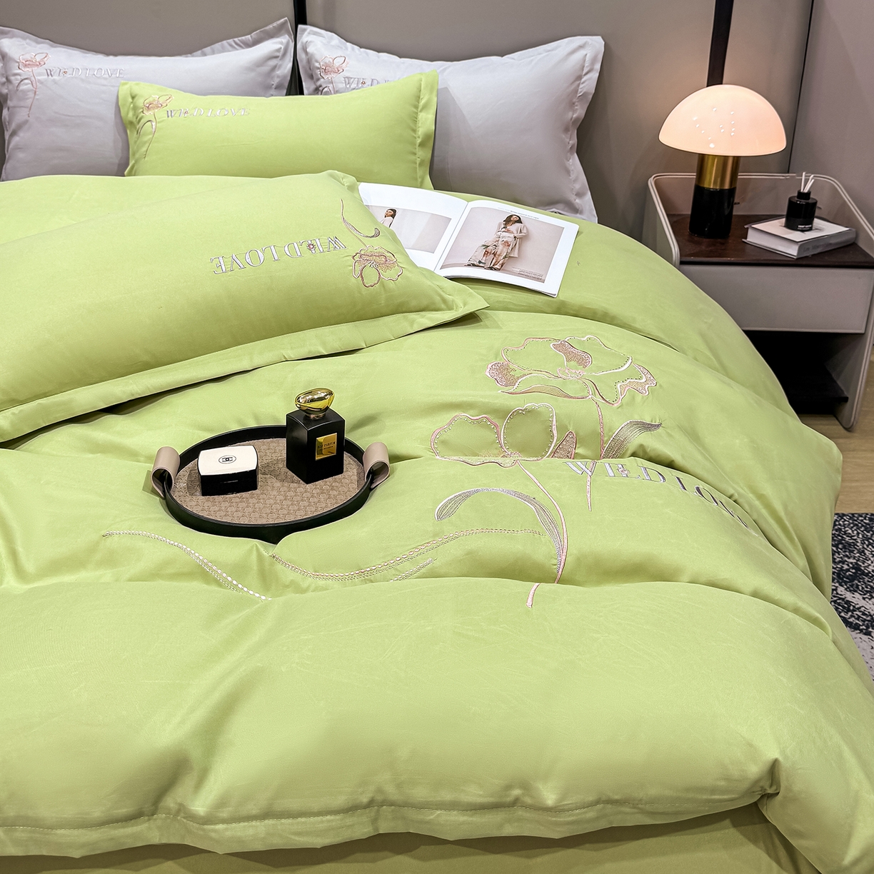 91家纺网 家纺一手货源 找家纺 悦织湾家纺 90克磨毛刺绣纯色四件套2025新款轻奢韩版公主风精致床上用品绣花亲肤水洗棉4件套 诗诺-果绿