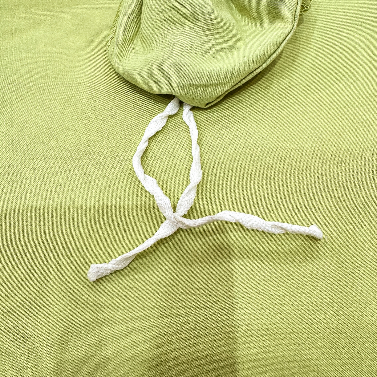 91家纺网 家纺一手货源 找家纺 悦织湾家纺 90克磨毛刺绣纯色四件套2025新款轻奢韩版公主风精致床上用品绣花亲肤水洗棉4件套 诗诺-果绿