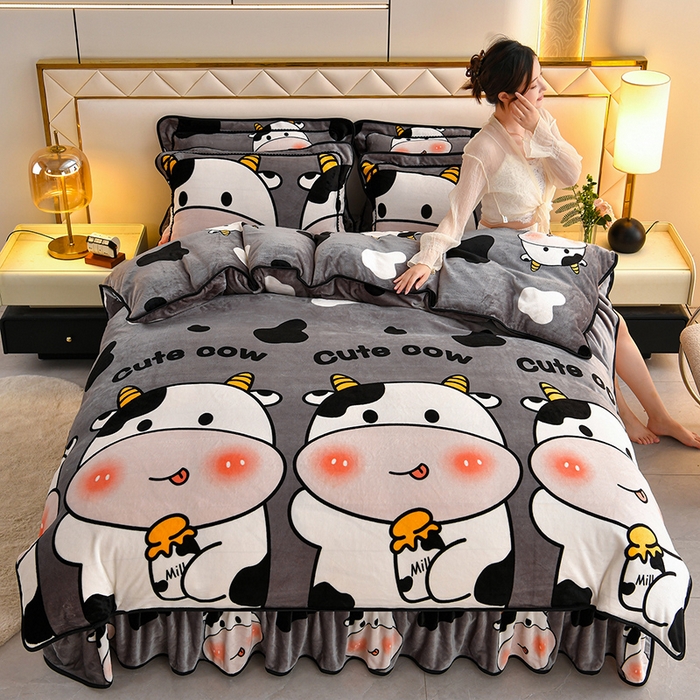 91家纺网 家纺一手货源 找家纺 硕喜 2025新款新8.5斤法莱绒四件套珊瑚牛奶金貂绒四件套床裙款 奶牛