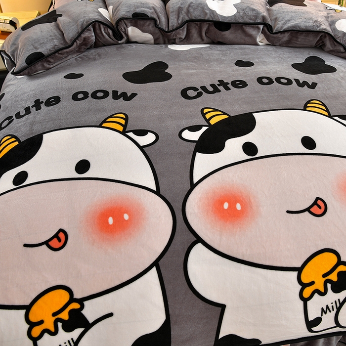 91家纺网 家纺一手货源 找家纺 硕喜 2025新款新8.5斤法莱绒四件套珊瑚牛奶金貂绒四件套床裙款 奶牛