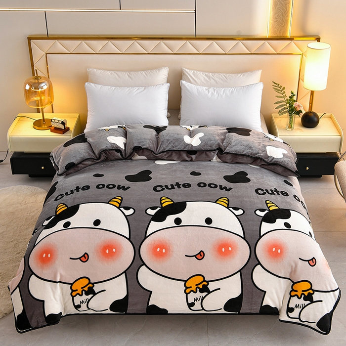 91家纺网 家纺一手货源 找家纺 硕喜 2025新款新8.5斤法莱绒四件套珊瑚牛奶金貂绒四件套床裙款 奶牛