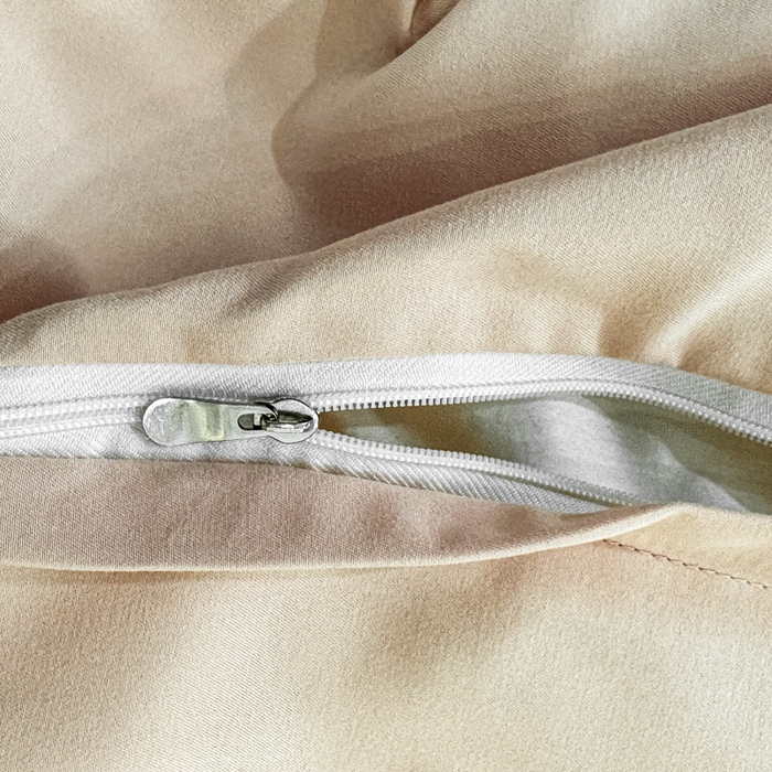 91家纺网 家纺一手货源 找家纺 悦织湾家纺 亲肤120克水洗棉磨毛刺绣纯色四件套2025新款轻奢韩版公主风精致床上用品绣花4件套 宽境香槟