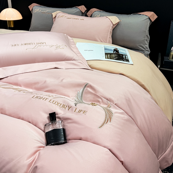 91家纺网 家纺一手货源 找家纺 悦织湾家纺 亲肤120克水洗棉磨毛刺绣纯色四件套2025新款轻奢韩版公主风精致床上用品绣花4件套 宽境粉玉