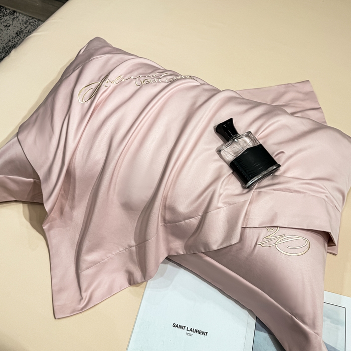 91家纺网 家纺一手货源 找家纺 悦织湾家纺 亲肤120克水洗棉磨毛刺绣纯色四件套2025新款轻奢韩版公主风精致床上用品绣花4件套 宽境粉玉