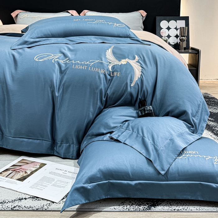 91家纺网 家纺一手货源 找家纺 悦织湾家纺 亲肤120克水洗棉磨毛刺绣纯色四件套2025新款轻奢韩版公主风精致床上用品绣花4件套 宽境宾利蓝