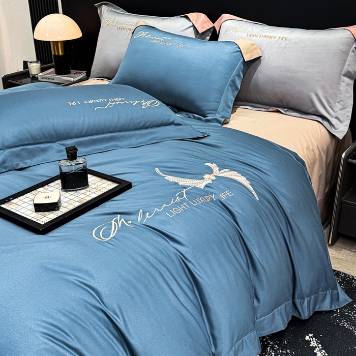 91家纺网 家纺一手货源 找家纺 悦织湾家纺 亲肤120克水洗棉磨毛刺绣纯色四件套2025新款轻奢韩版公主风精致床上用品绣花4件套 宽境宾利蓝