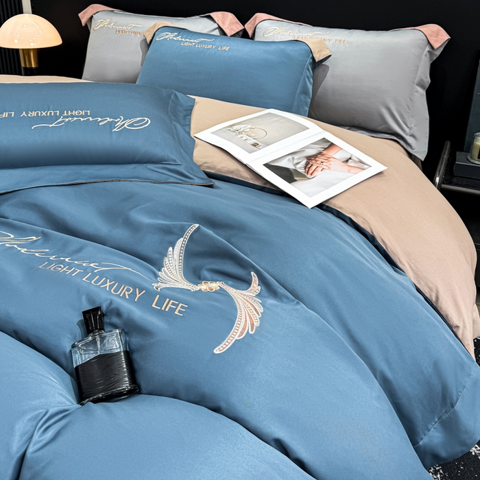 91家纺网 家纺一手货源 找家纺 悦织湾家纺 亲肤120克水洗棉磨毛刺绣纯色四件套2025新款轻奢韩版公主风精致床上用品绣花4件套 宽境宾利蓝