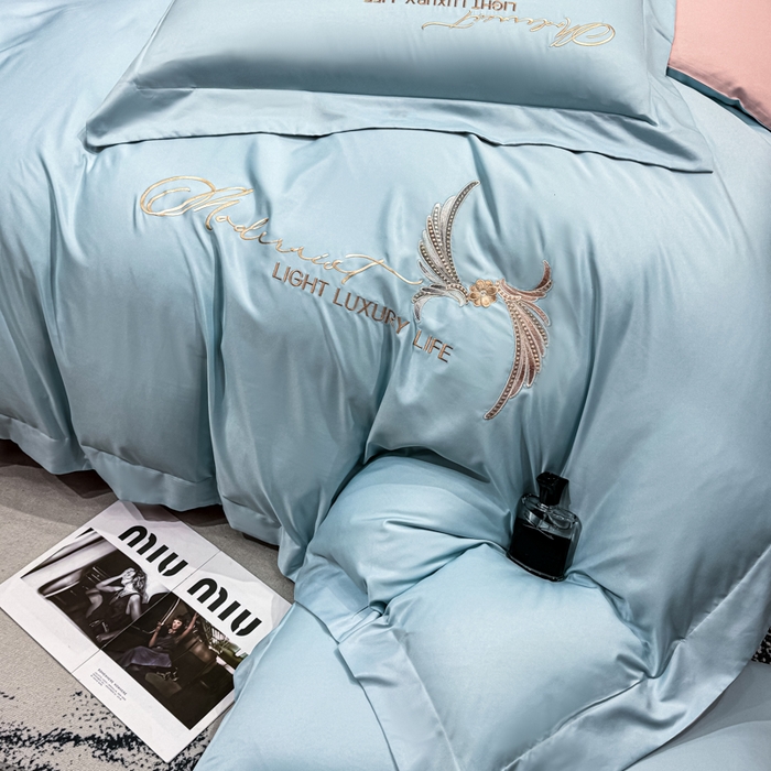 91家纺网 家纺一手货源 找家纺 悦织湾家纺 亲肤120克水洗棉磨毛刺绣纯色四件套2025新款轻奢韩版公主风精致床上用品绣花4件套 宽境天蓝