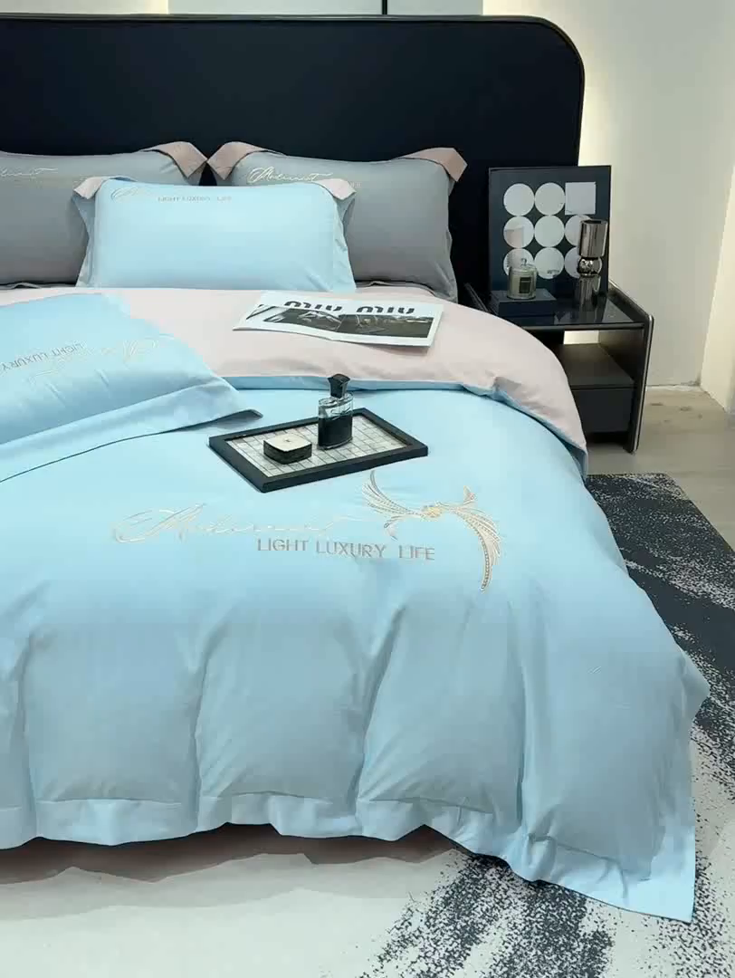 91家纺网 家纺一手货源 找家纺 悦织湾家纺 亲肤120克水洗棉磨毛刺绣纯色四件套2025新款轻奢韩版公主风精致床上用品绣花4件套 宽境天蓝