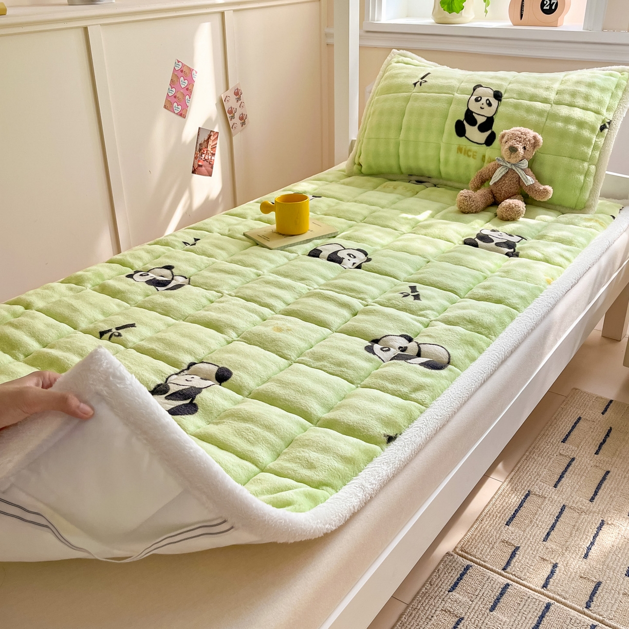 91家纺网 家纺一手货源 找家纺 缦吉 2025新款泡泡兔毛牛奶绒床垫 熊猫乐园（全网最低）