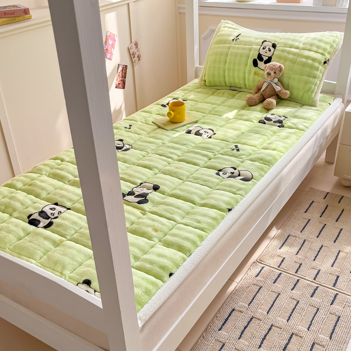 91家纺网 家纺一手货源 找家纺 缦吉 2025新款泡泡兔毛牛奶绒床垫 熊猫乐园（全网最低）