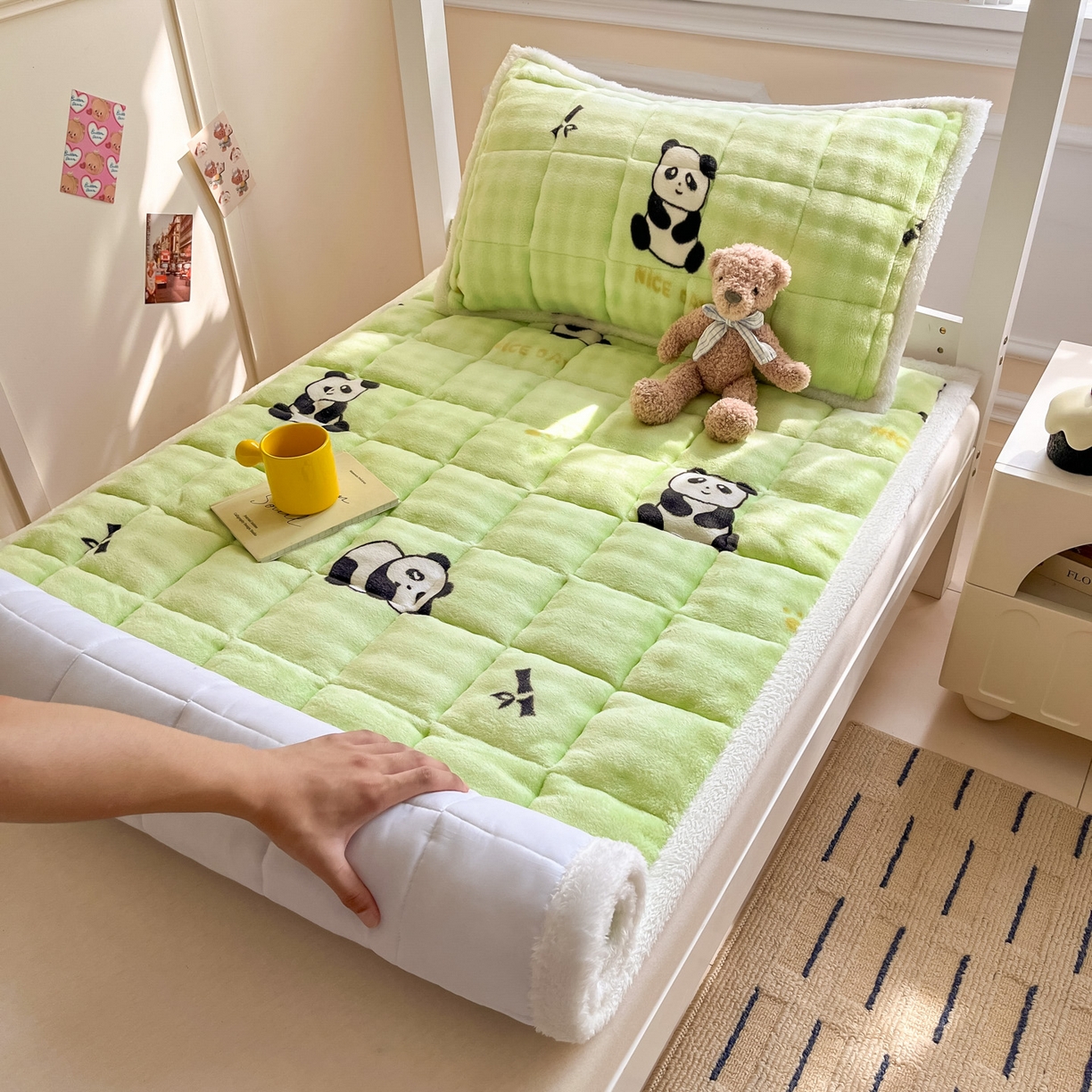91家纺网 家纺一手货源 找家纺 缦吉 2025新款泡泡兔毛牛奶绒床垫 熊猫乐园（全网最低）