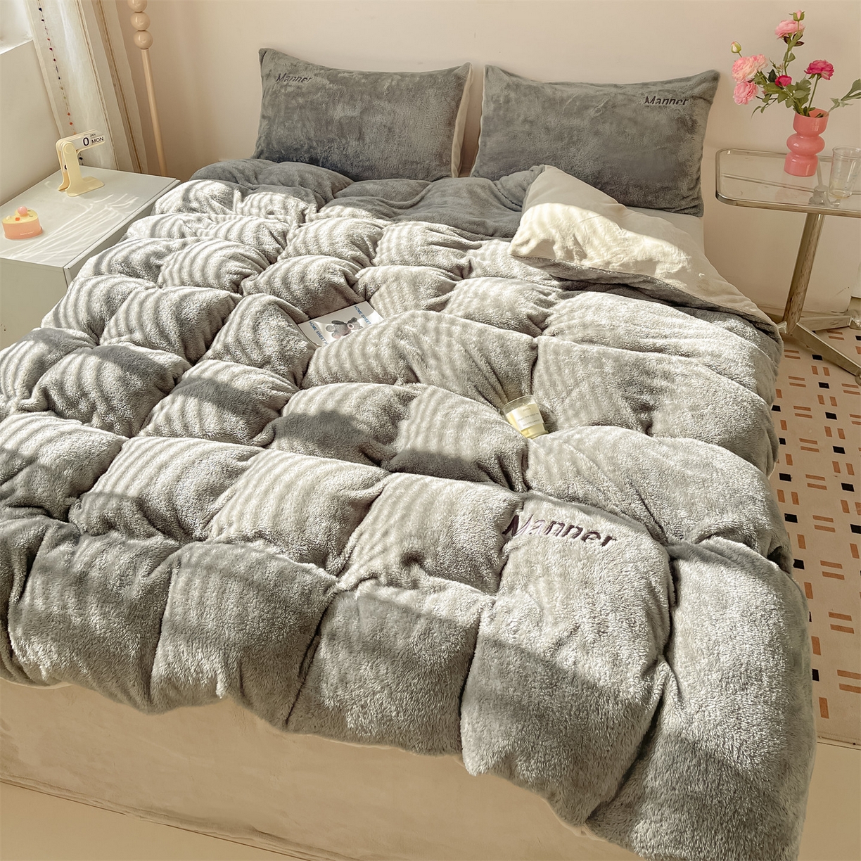 91家纺网 家纺一手货源 找家纺 （总）梦幻之城 2025新款牛奶绒刺绣四件套-凯勒系列B款