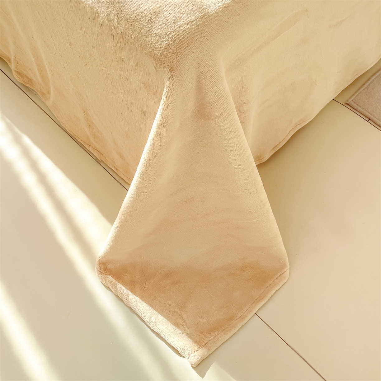 91家纺网 家纺一手货源 找家纺 梦幻之城 2025新款牛奶绒刺绣四件套-凯勒系列B款 凯勒-暖心粉+香槟色