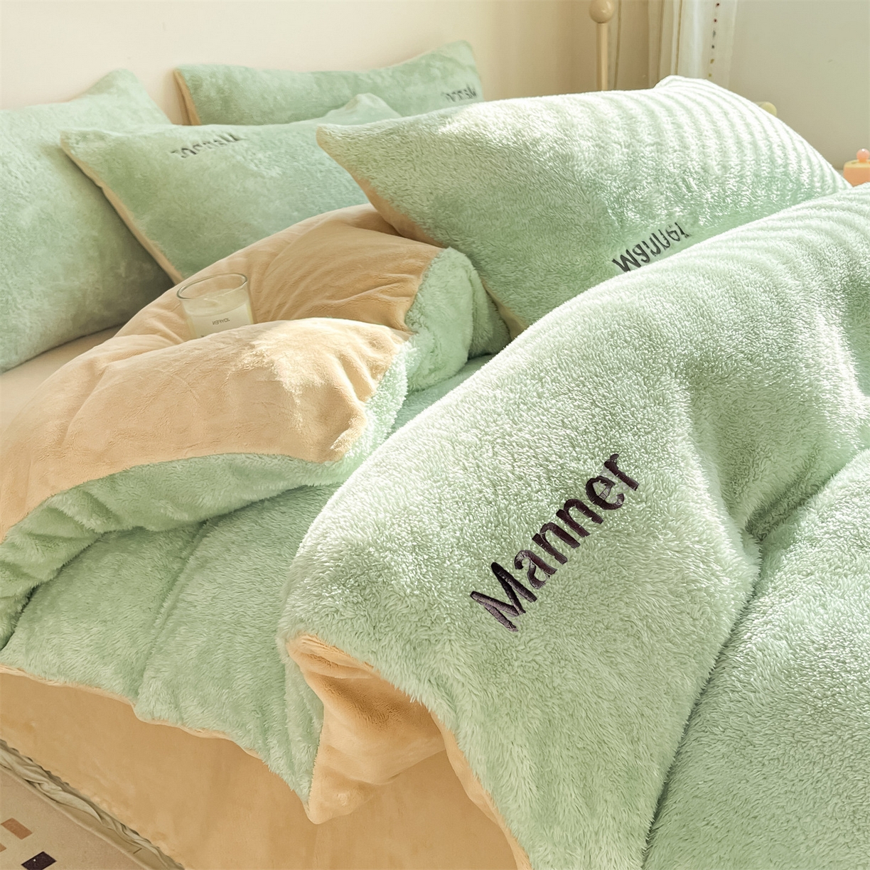 91家纺网 家纺一手货源 找家纺 （总）梦幻之城 2025新款牛奶绒刺绣四件套-凯勒系列B款