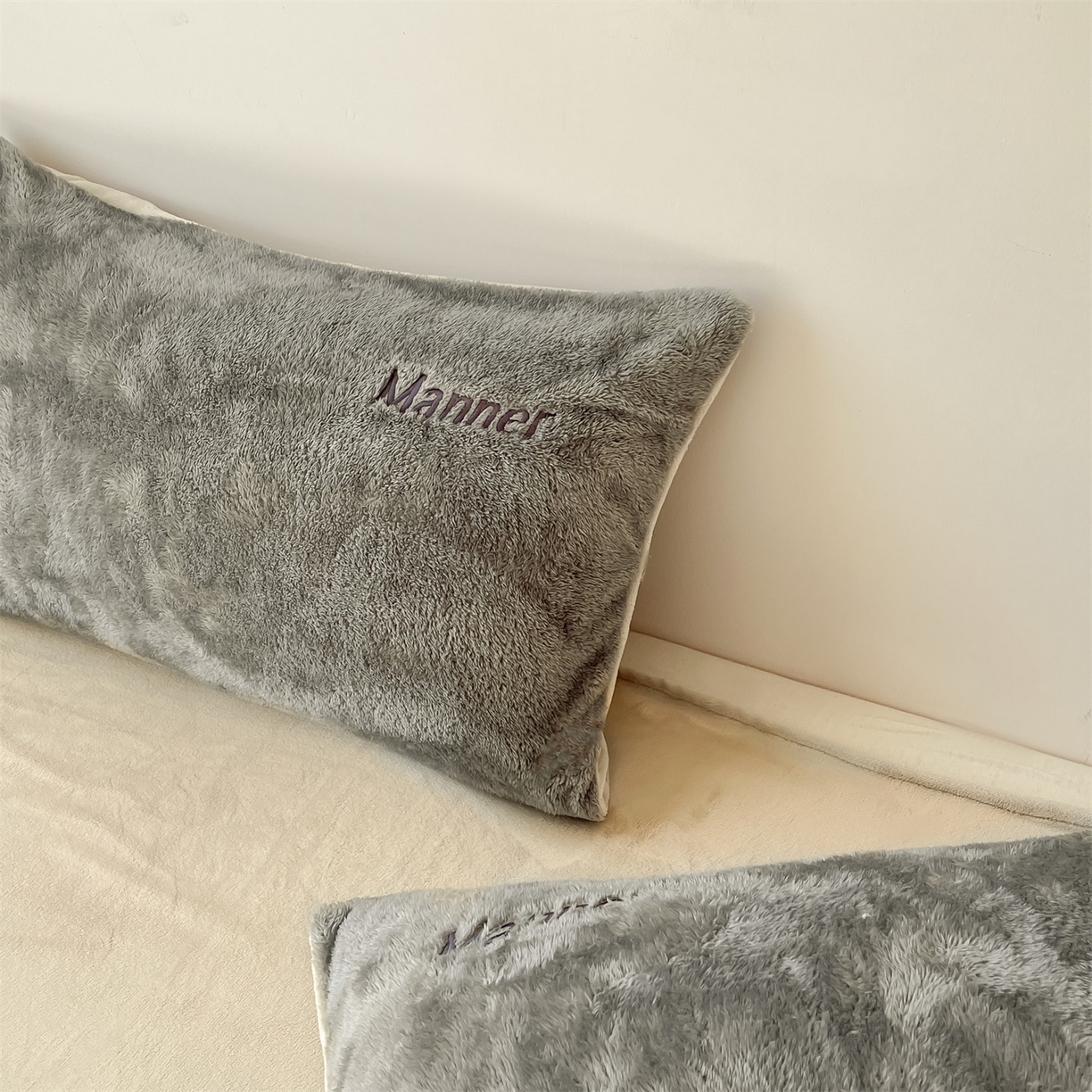 91家纺网 家纺一手货源 找家纺 （总）梦幻之城 2025新款牛奶绒刺绣四件套-凯勒系列B款