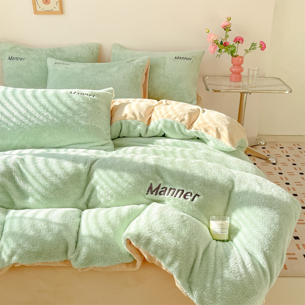 91家纺网 家纺一手货源 找家纺 梦幻之城 2025新款牛奶绒刺绣四件套-凯勒系列B款 凯勒-清澈蓝+香槟色