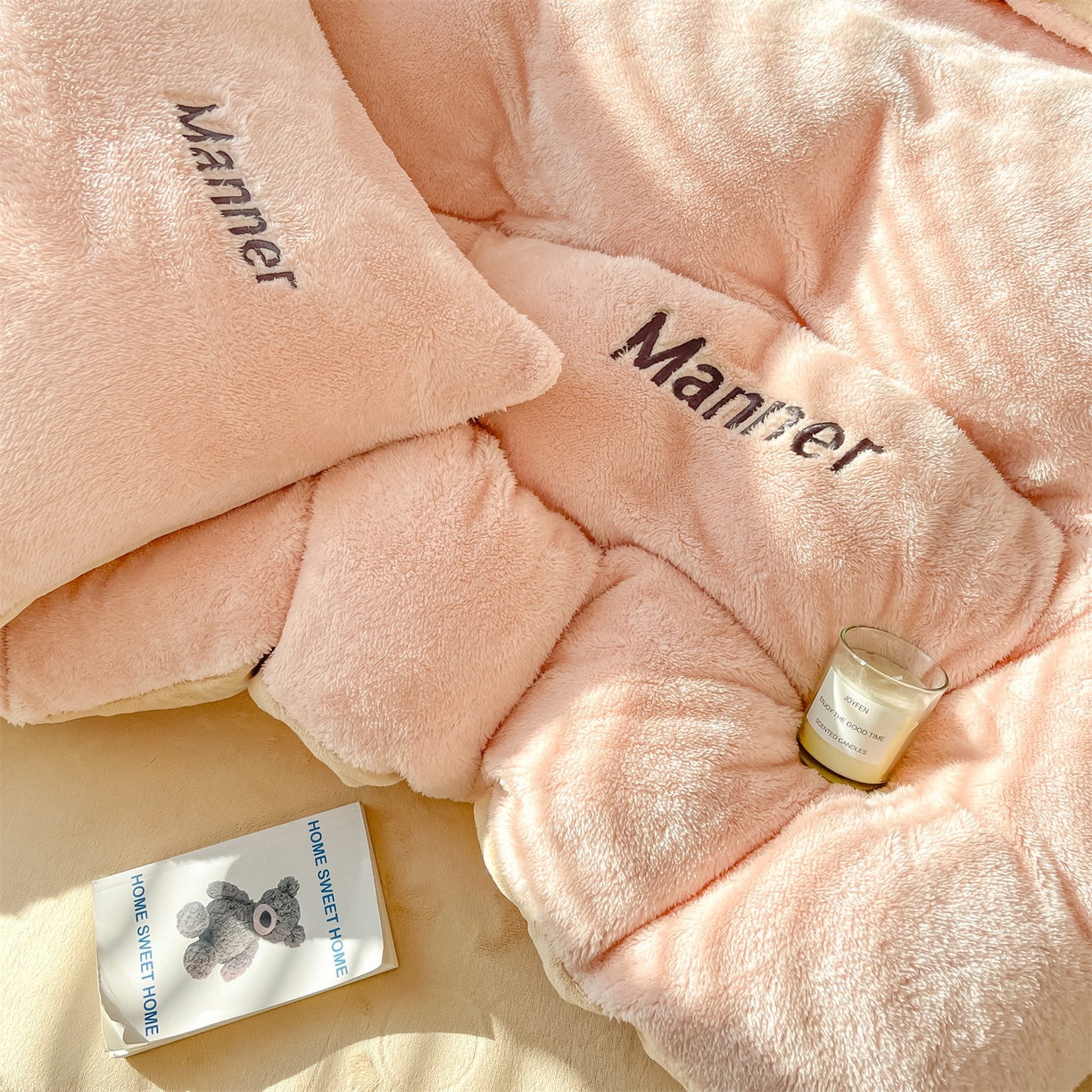 91家纺网 家纺一手货源 找家纺 梦幻之城 2025新款牛奶绒刺绣四件套-凯勒系列B款 凯勒-暖心粉+香槟色