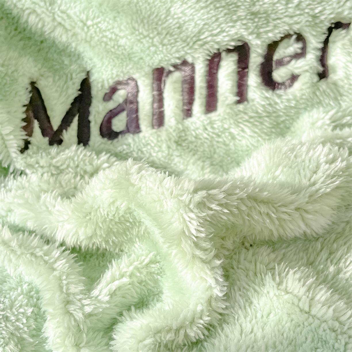 91家纺网 家纺一手货源 找家纺 梦幻之城 2025新款牛奶绒刺绣四件套-凯勒系列B款 凯勒-清澈蓝+香槟色