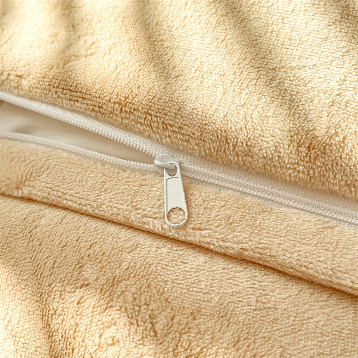 91家纺网 家纺一手货源 找家纺 梦幻之城 2025新款牛奶绒刺绣四件套-凯勒系列B款 凯勒-暖心粉+香槟色