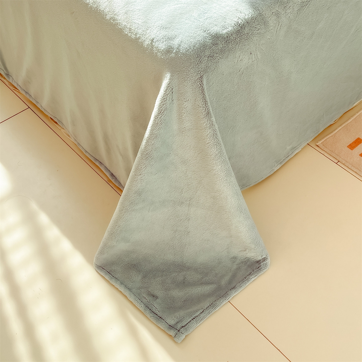 91家纺网 家纺一手货源 找家纺 梦幻之城 2025新款牛奶绒刺绣四件套-凯勒系列B款 凯勒-奶芋色+星辰灰